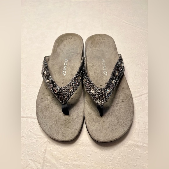 12W Vionic Women's Black Embellished Sandals - Picture 1 of 6